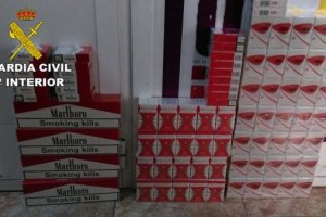 Tabaco intervenido en un locutorio.