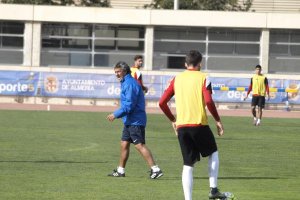 Pipo Goro, hablando con los jugadores.