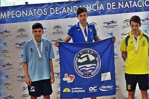 Miguel Guerrero con la medalla de oro.