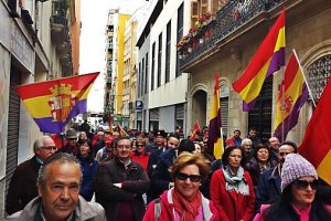 En la marcha participaron alrededor de un centenar de personas