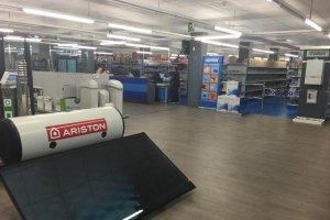 Valsan en Almería cuenta con más de 1.500 metros cuadrados de instalaciones .