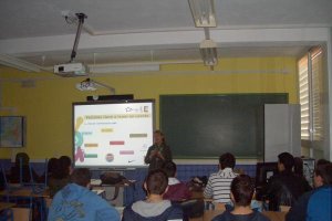 Alumnos del IES Pablo Ruiz Picasso en el taller ‘Imagen corporativa y logotipo’.