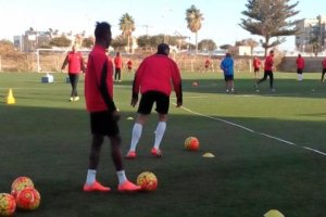 Entrenamiento vespertino del Almería.