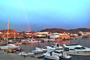 Puerto pesquero de Carboneras donde amarran barcos deportivos.