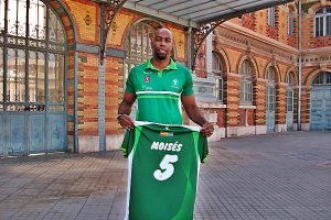 Moisés Cézar en su presentación con Unicaja.