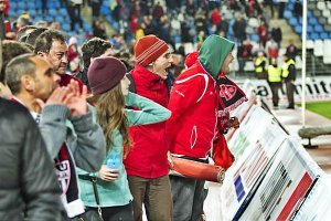Los seguidores del Almería terminan aburridos viendo a su equipo.