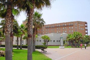 Fachada del Hospital de Poniente, que se sitúa en el municipio de El Ejido.