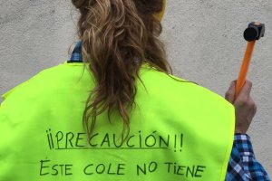 Chaleco con el que piden estos cambios. 