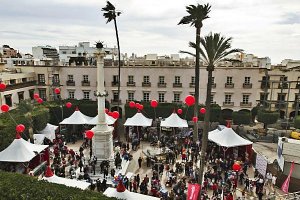 La fiesta del tomate llenó de color la Plaza Vieja. 