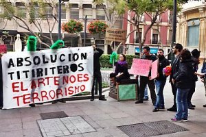 Los manifestantes pidieron la absolución de los dos  titiriteros acusados de enaltecimiento del terrorismo.