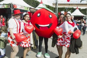 Muy flamencos y alegres posan junto a Tomatal.