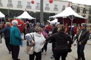Bailes y risas al son de la Charanga de LA VOZ.
