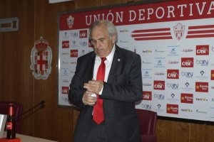 Alfonso García no ve la luz.