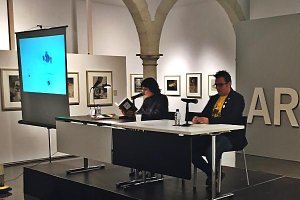 Maillard junto a Raúl Quinto durante la lectura. 