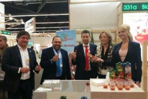 La consejera Carmen Ortiz en el stand de Biosabor