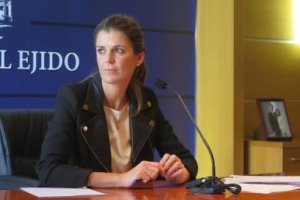 Delia Mira, concejala de Servicios Sociales, en la Sala de Comisión del Gobierno.