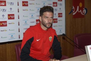 El lateral Ernesto Goñi en sala de prensa.