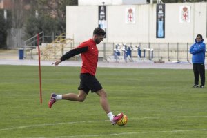 Teto Goñi lanzando a puerta.