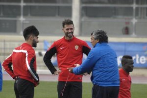 Teto Goñi con Chuli y Goro en el entrenamiento.