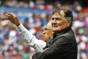 Camacho se prepara para tomar el mando.