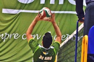 De Amo en plena colocación.