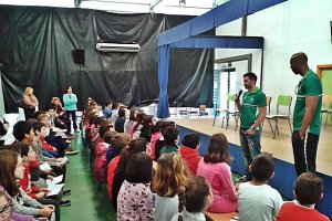 Los más afortunados se llevan la camiseta de la décima Superliga.