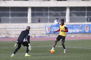 Zongo encarando al meta Yeray.