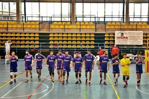 Mintonette disputó en partido en el pabellón de la Universidad por la Media Maratón.
