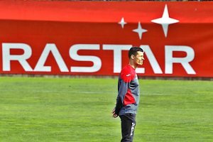 La soledad del banquillo para Constantín Galca.