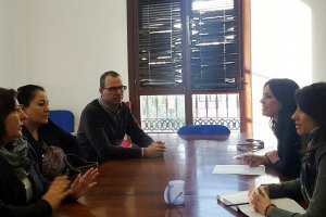 Reunión de comerciantes con la diputada de Empleo. 