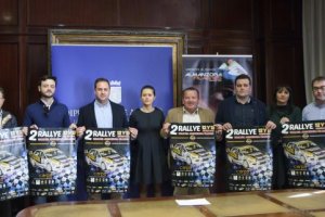 La diputada de Deportes con algunos de los colaboradores y organizadores.