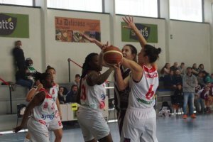 Una jugada del partido.