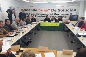 Reunión ayer de la Mesa en Defensa del Ferrocarril.
