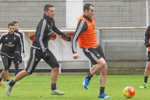 Los jugadores rojillos en el entrenamiento.