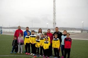 Los atletas de carboneras preparados para la gran fiesta del atletismo.