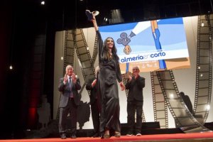 Ángela Molina, tras recibir el premio en la pasada edición del festival.