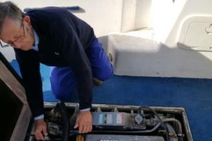 Antonio Ruano reside en Almerimar donde desarrollo su profesión, la de arreglar los motores de los barcos.