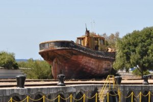 El vapor Matagorda, situado en el dique de los Astilleros del mismo nombre (Cádiz) 