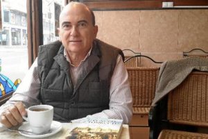 Antonio Llaguno, ayer en una cafetería de Almería.
