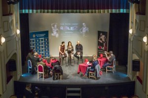 El Teatro Apolo tomó ayer aires de cabaret para la rueda de prensa.