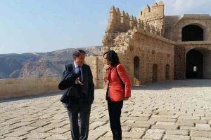 Antonio Pascual, presidente de la Fundación Sevillana Endesa, y Rosa Aguilar, consejera de Cultura, ayer.