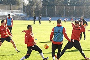 La plantilla del Real Zaragoza en plena sesión de trabajo.
