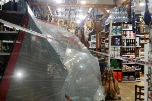 Estado en el que ha quedado la tienda tras el alunizaje.