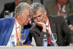 Ángel María Villar no lo tiene fácil.