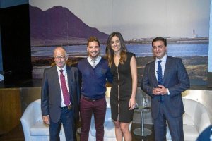 El cantante David Bisbal y la presentadora almeriense Isabel Jiménez, en el centro. 