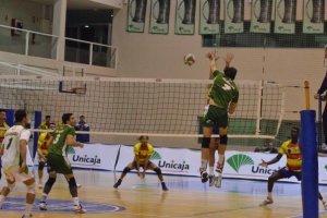 Una jugada del partido.