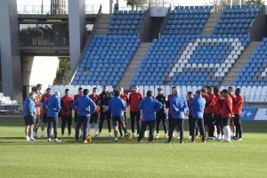 Charla de Goro en el entrenamiento.