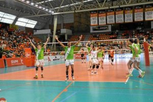 Unicaja celebrando la Superliga conquistada en Teruel.