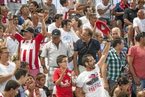 Los seguidores del Almería saludaban a un gigante con pies de barro.