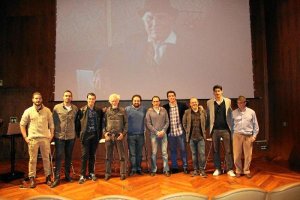 Equipo del filme tras la celebración del debate.